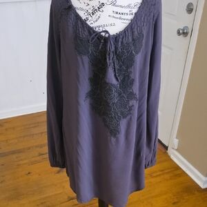 Monoreno Gray Long Sleeve Tunic with Black Applique Detail